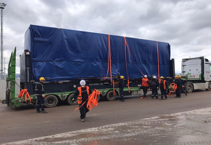 Endüstriyel Taşıma Fabrikaların ve endüstriyel tesislerin ihtiyaçlarına yönelik kapsamlı taşıma çözümleri sunuyoruz. Endüstriyel ekipmanların güvenli ve verimli bir şekilde t
